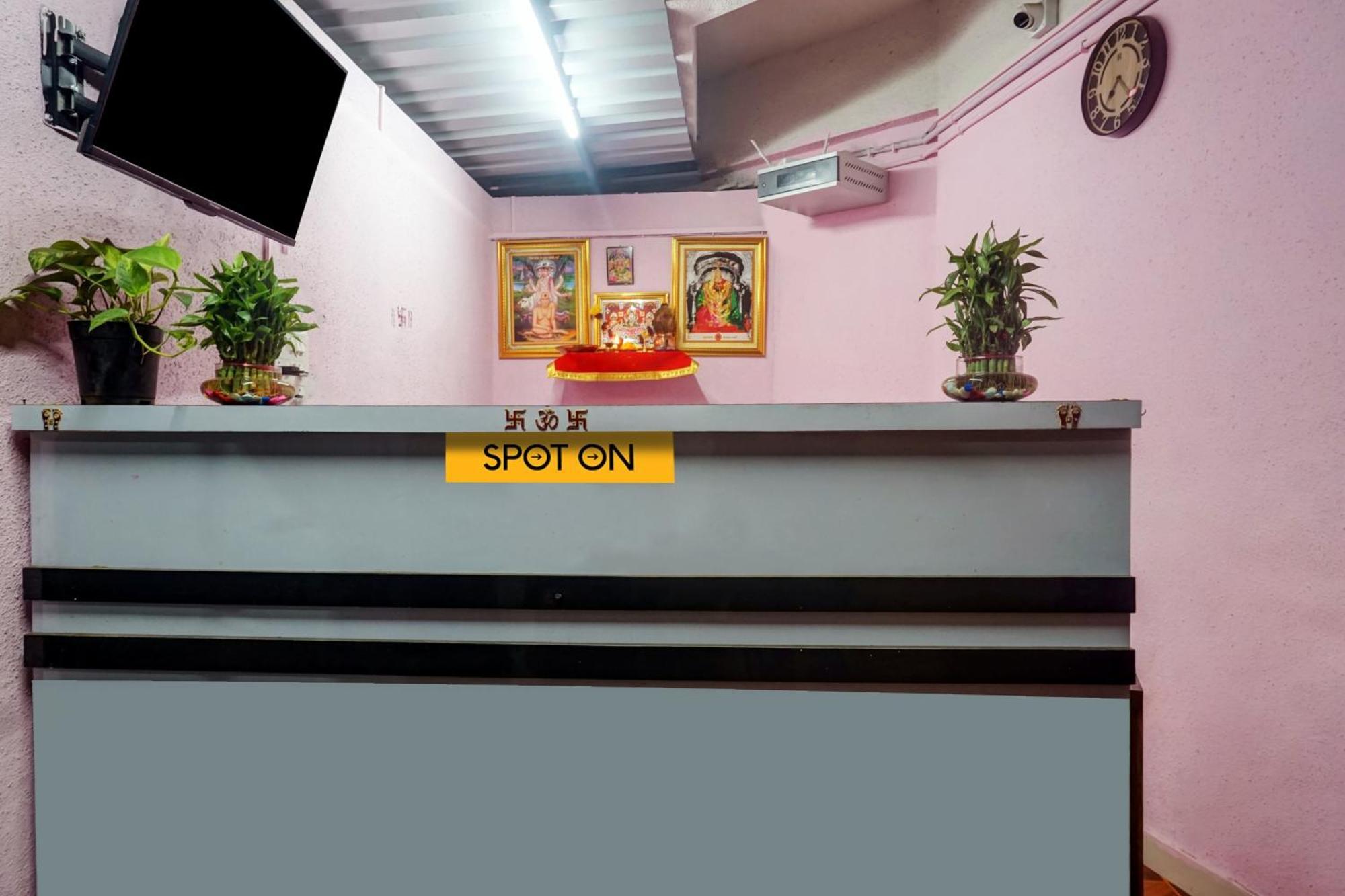 Spot On Samadhan Lodge Pune Esterno foto